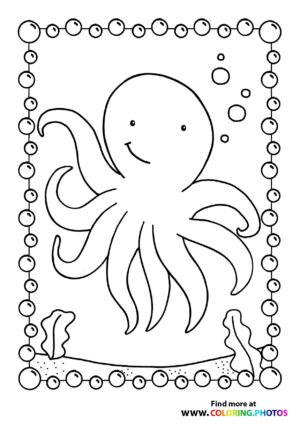 Octopus swimming in sea